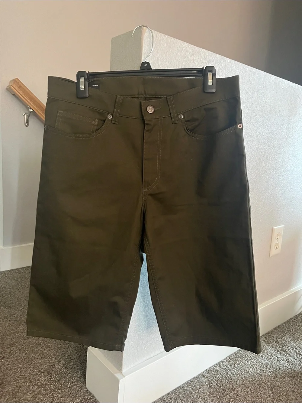 OAKLEY Men's Olive Green Casual Shorts. BNWOT size 32 lightweight jean material